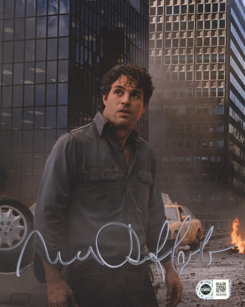 Mark Ruffalo Signed 8x10 Photo - SWAU Authenticated